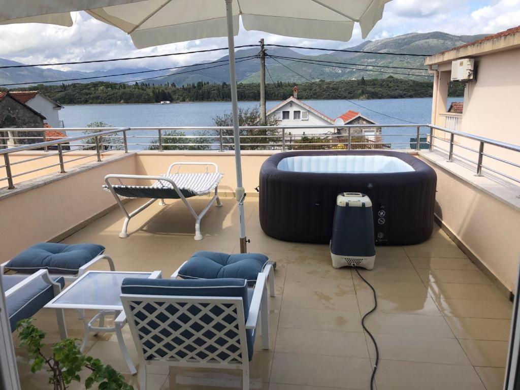 Riverside Villa Tivat Exterior photo